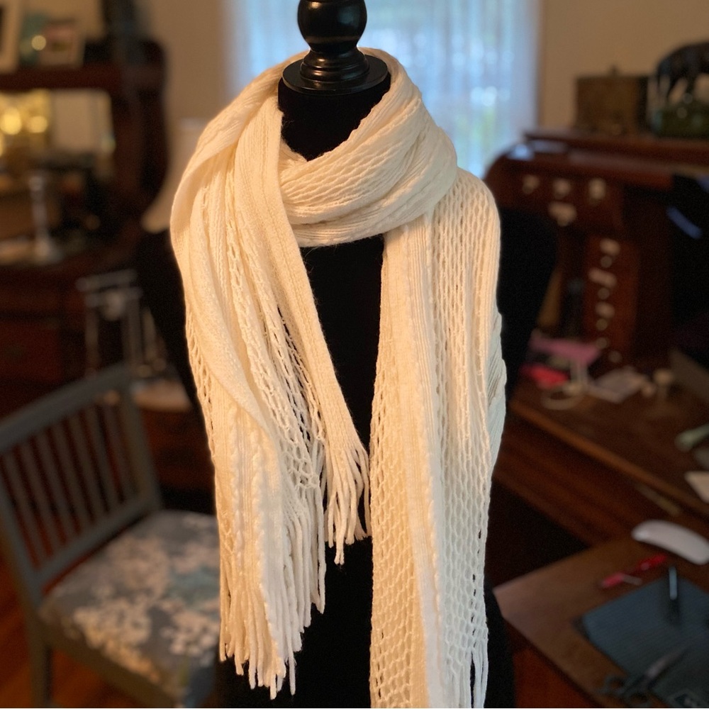 Charlotte Russe White winter scarf